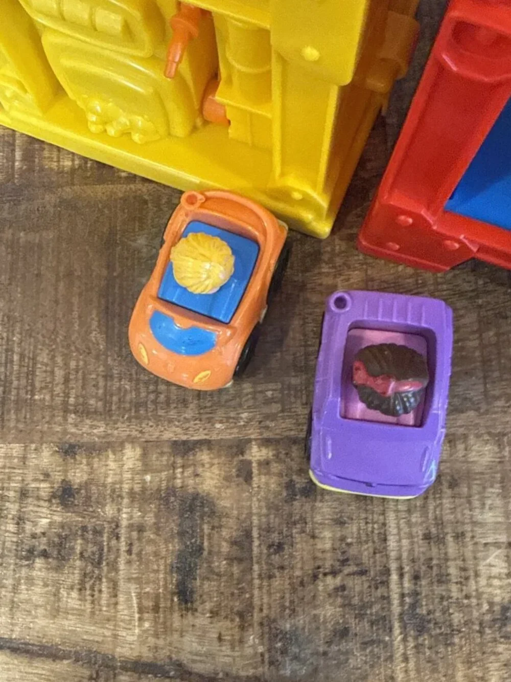Fisher-Price Little People Fold Go Wheelies Rev N Sounds Race Track + 2 Cars